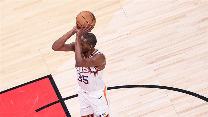 NBA'de Suns, son saniye üçlüğüyle kazandı