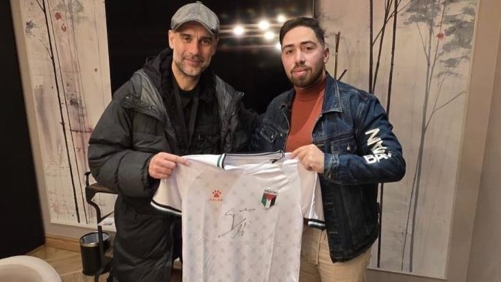 Guardiola, Gazze'deki ampute futbol takımına destek için Filistin milli takımı formalarını imzaladı
