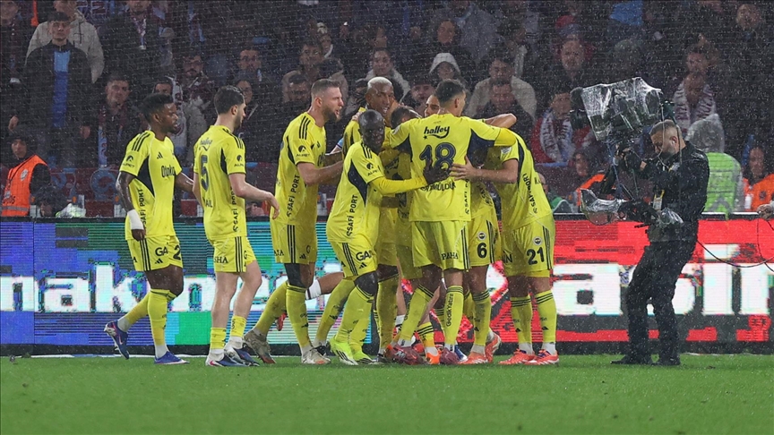 Fenerbahçe, deplasmanda Trabzonspor’u 3-2 mağlup etti
