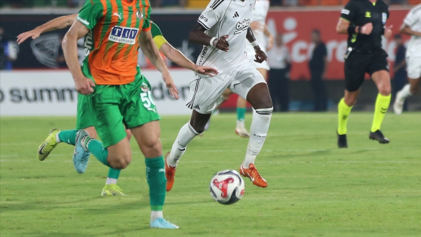 Beşiktaş, Süper Lig'de yarın sahasında Alanyaspor ile karşılaşacak
