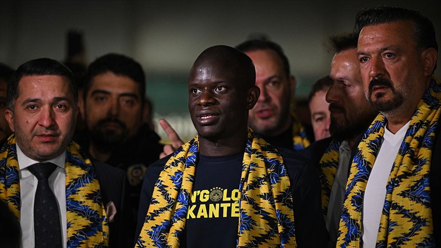 Fenerbahçe, Fransız futbolcu N'Golo Kante'yle sözleşme imzaladı