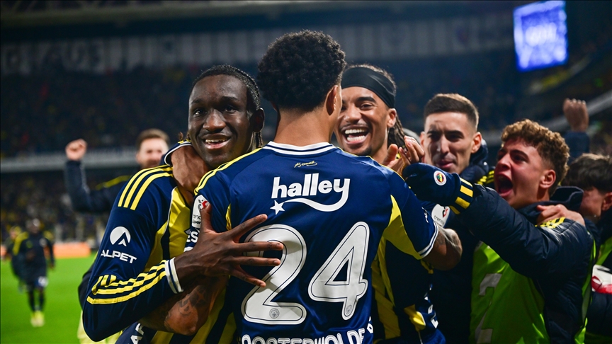 Fenerbahçe üç puanı uzatmalarda kazandı