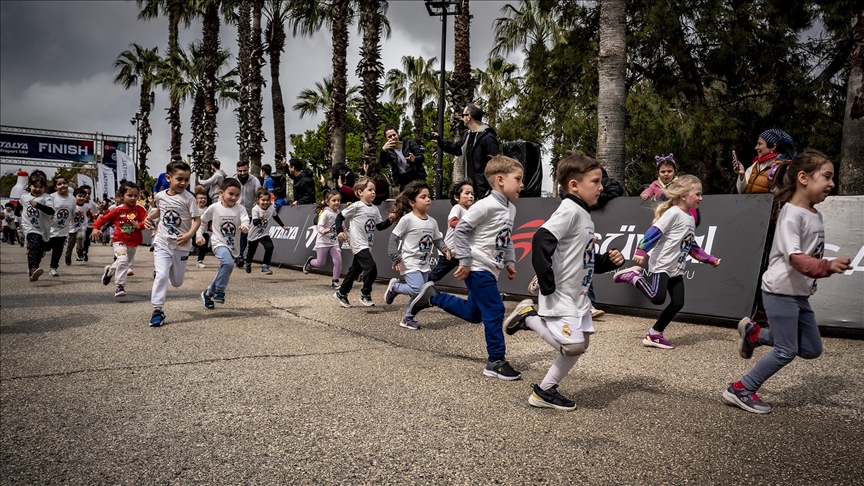 Antalya'da Runtalya Maratonu kapsamında 
