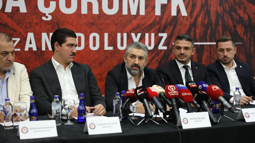 Çorum FK'den Gençlerbirliği-Fenerbahçe maçında forması çıkarılmaya çalışılan çocuğa destek