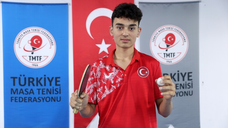 Yemek masasına file gererek masa tenisine başlayan Ebubekir İnce, Avrupa'dan 3 madalyayla döndü