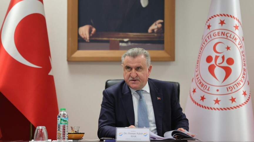 Bakan Bak, Akdeniz Oyunları'nı 111 madalyayla tamamlayan milli sporcuları tebrik etti