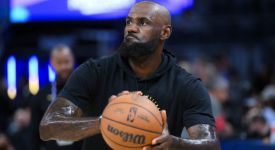 LeBron James, gelecek sezon Philadelphia 76ers'ta forma giyeceğini duyurdu