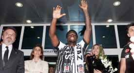 Ernest Poku, Beşiktaş tarihinin dördüncü Hollandalı futbolcusu oldu