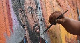 Trabzon'da Muhammed Salah sevgisi duvara resmedildi