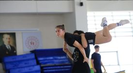 Milli cimnastikçi Ayşe Begüm,