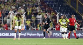 Süper Lig'de sezonun ilk derbisi Beşiktaş'ın Fenerbahçe'ye 2-1 üstünlüğü ile sona erdi