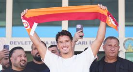 Milli futbolcu Deniz Gül, Galatasaray için İstanbul'a geldi